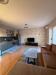 Dea Apartament Durrës, Golem