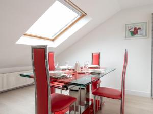 Windrush Court Stunning Penthouse With River Views Near Erith Stn - Pass the Keys