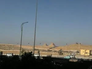 Cairo Pyramids View Hostel & Apartment - Qaryat at Ta‘mīr as Siyāḩīyah
