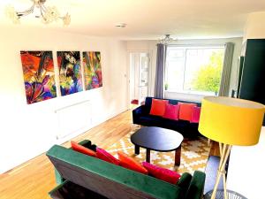 Funky 3-Bed House by Papermill, Deeside - Wirral