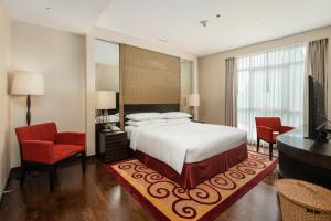 1 Bedroom Executive Suite, 1 King, City view