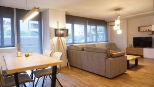 Athenean Riviera Posh Apartment