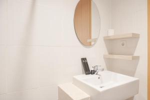 Nice and Comfort 1BR at 25th Floor Samara Suites Apartment By Travelio