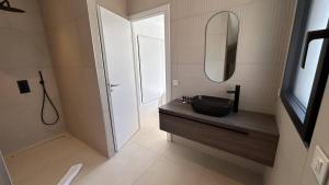 Bergerie Piana darchitecte neuve, 8 pers, piscine chauffée, à 10 min plage