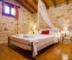 Adamantia Small Maissonette M2