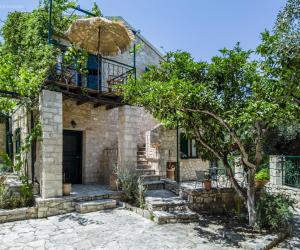 Adamantia Small Maissonette M2