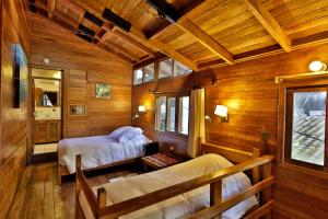 Tree House Lodge