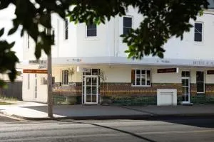 The Nyngan Hotel - Cajildry