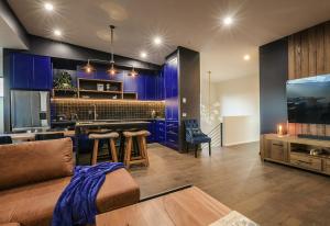 Snowbell - Mountain View, 4BR Modern Detached Home