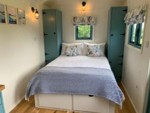 St. Kew Shepherd Huts