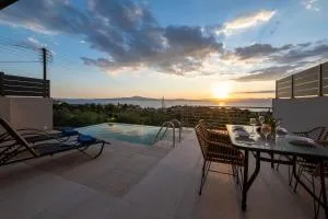 A V Luxury Apartments with Private Pools - 米科拉曼迪尼亚