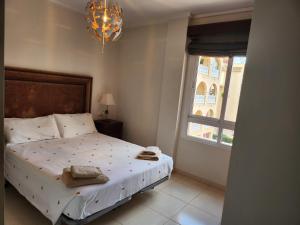 Spacious 3 bedroom 2 bathroom Apartment - Puerto Marina Complex