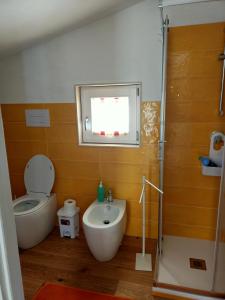 Mandulivi, chalet nel mandorleto e mansarda vista mare