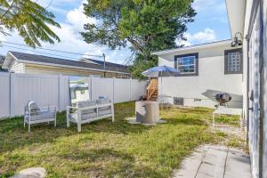 Close to Downtown Modern One Bedroom Oasis