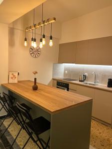 Central escape- Bright New apt