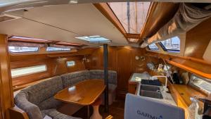 NUIT SUR UN BATEAU VIEUX PORT