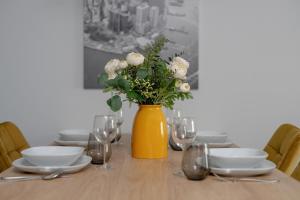 Nowoczesny Apartament z Parkingiem w sasiedztwie Starego ZOO by Noclegi Renters