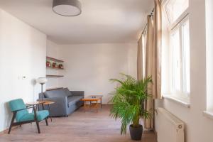 Spacious 2 story loft w balcony near Opera, Andrassy