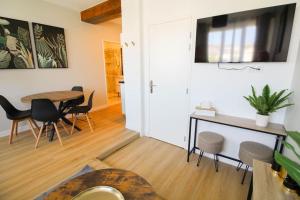 Appartements G2 Joli 2 pieces calme RDC cote jardin centre Angouleme : photos des chambres