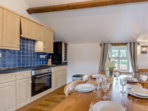 4 Bed in Conwy 95386