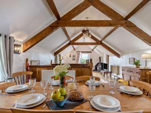 4 Bed in Conwy 95386