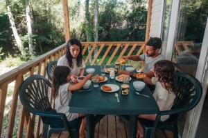 Complexes hoteliers Club Vacances Bleues Domaine de Chateau Laval : photos des chambres