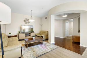 Charming 2BR2BA Home Near Downtown LA And Walkable Amenities