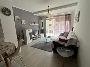 APARTMENT PINK SKY