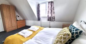 Spacious 4 Bedroom House, Old Town