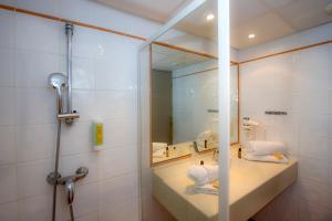 Complexes hoteliers Club Vacances Bleues Domaine de Chateau Laval : photos des chambres