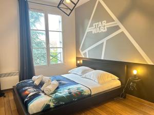 Once Upon A Time - 7min From DisneyLand - Free Private Parking - Self checkIn - Balcony - Barbecue