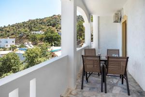 Akrogiali Rooms and Studios