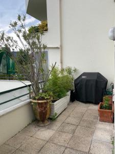 2 BEDROOMS & TERRACE with BBQ COURBEVOIE PARIS