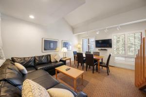 Palisades Tahoe Lodge Rentals Studio Loft #346