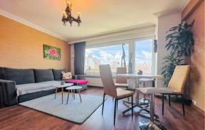 2 Bedroom Cozy Apartment In Oostende