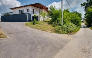 3 Bedroom Gorgeous Home In Dvorisce