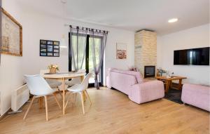 2 Bedroom Awesome Home In Donji Zvecaj