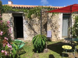 Appartements ILE D-OLERON, Suite-Appart Le Lys Martagon, Entree et Terrasse Privee Proche de la Mer : photos des chambres