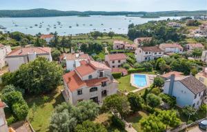 4 Bedroom Gorgeous Apartment In Medulin