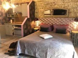 Les 2 Fleurs De Lys, Suites Privée avec Terrasse - 奥雷龙圣乔治