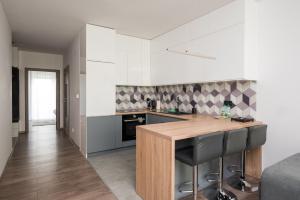 Metro Bemowo Apartment with Garden by BookingHost