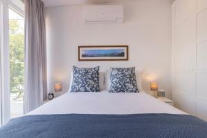 Carcavelos Sunny Retreat by LovelyStay