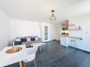 Nestor&Jeeves - GIOFFREDO BELLO - central - near beach