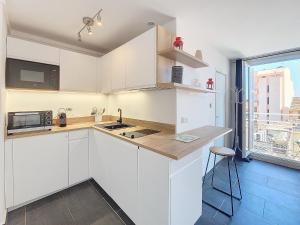 Nestor&Jeeves - GIOFFREDO BELLO - central - near beach