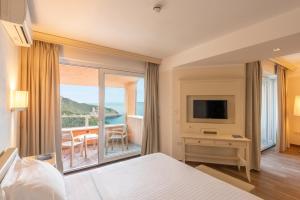 Junior Suite room in Boutique Hotel Torre Di Cala Piccola
