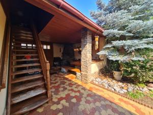 Rustikálny vinohradnícky dom s kaďou