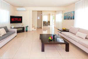 Villa Aurora - 100m from Pernera Beach