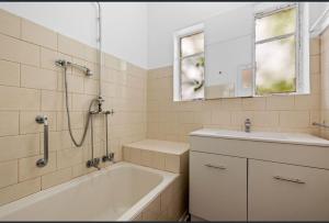 Ashburton Big room for rent