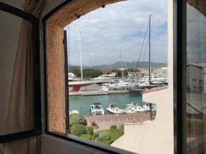 MarinesAppartement, 2min Plage, accès direct port