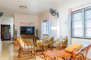 Bangsaphan Paradise Brown House